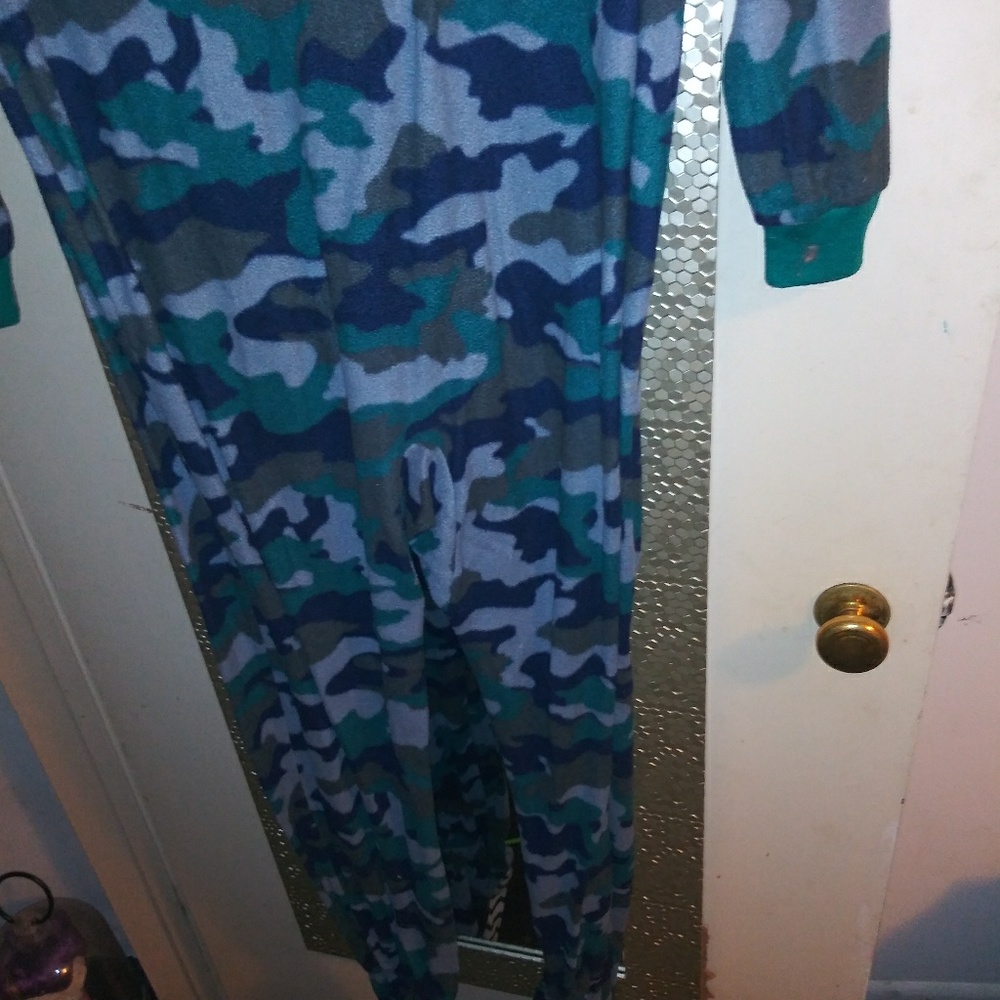 PJ's - Picture 4 of 6